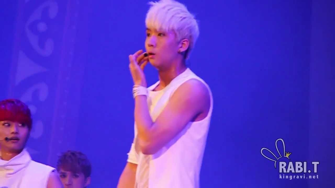 130617 롯데월드 어둠 속을 밝혀줘 [RAVI VER.]