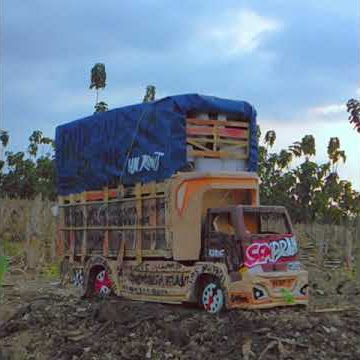 story' wa miniatur truk plastik.sing penting ngene lo||Semprul Sukma Design
