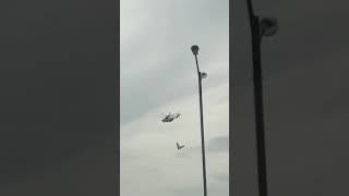 Вертолет МЧС роняет часть фюзеляжа Ту 154
