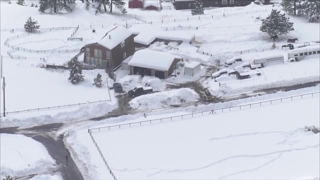 Snow Still Snow still holds grip on Colorado foothills communities - YouTube
