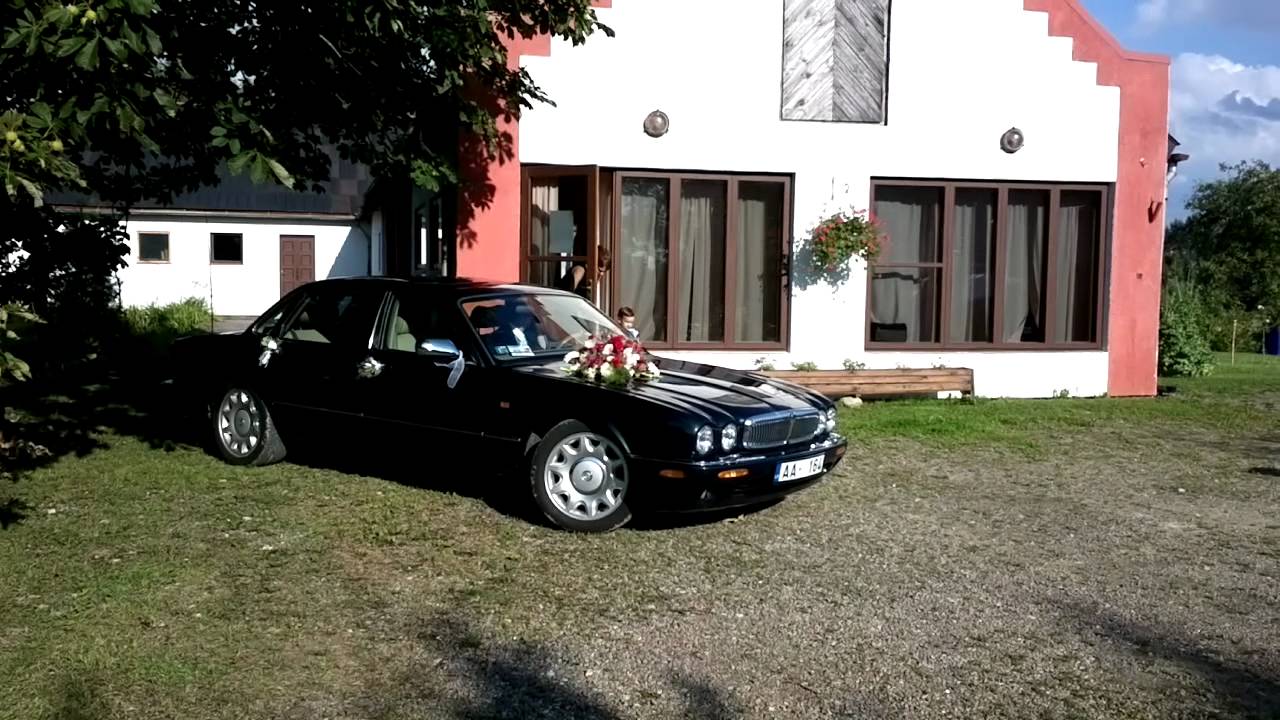 Daimler Super V8 (X308) at wedding - YouTube Raymondey