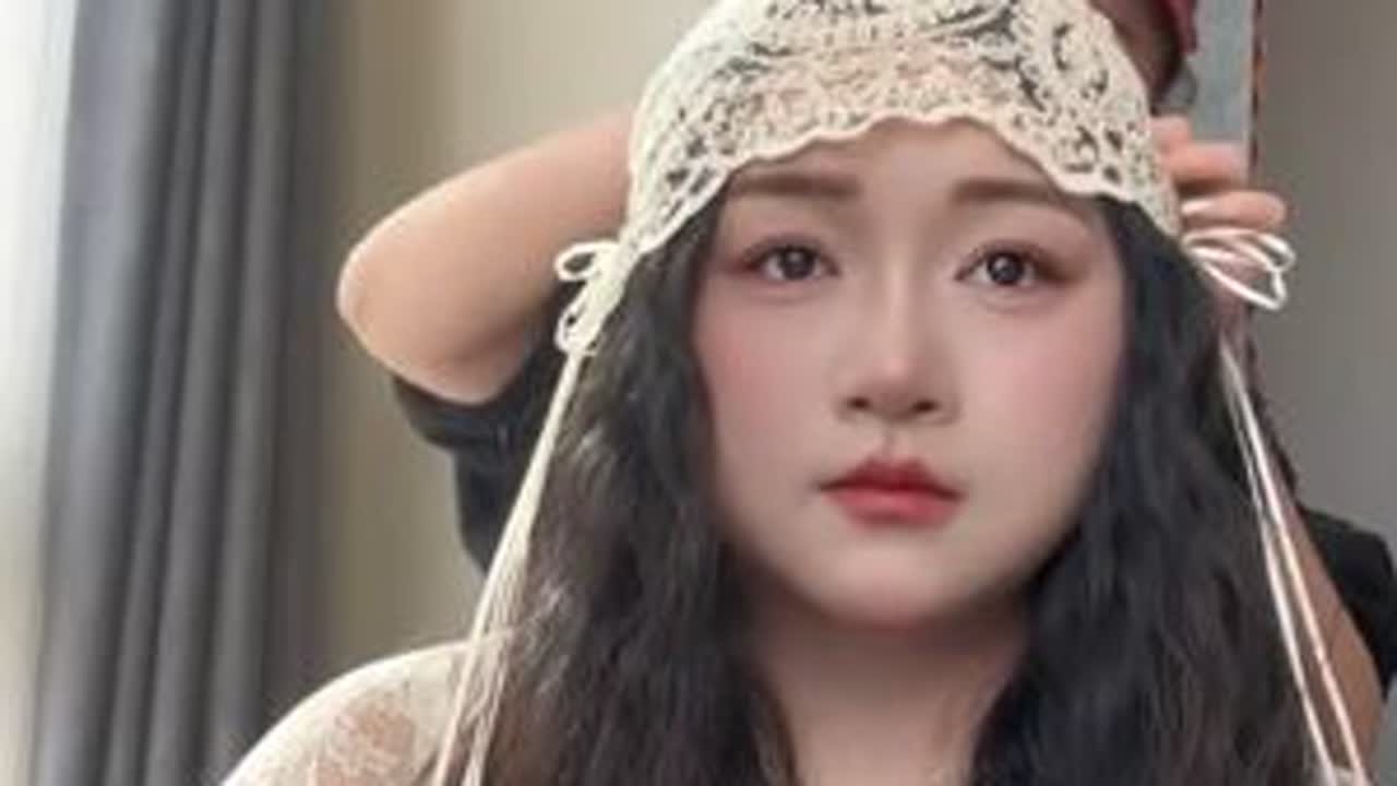 宝妈外出婚礼跟妆的一天凌晨四点的闹钟，比谁都准时。不辜负每一份信任马年，继续精致前行。🐎#新娘妆 #高级感妆容 #化妆师的日常 #美出天际#vlog日常 @化妆师@美妆@造型@抖音创作...