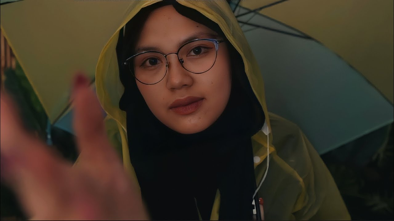 [ASMR] Наношу вам макияж под зонтом (звуки дождя, звуки плаща, слоистые звуки).