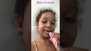 Rotina Da Manhã Desculpa Que A Blusa Esteve Do Lado Avesso