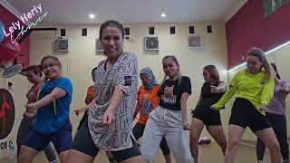 Dj Dum Dee Dum - Tiktok Viral Choreo Senam Kreasi Workout Lely Herly