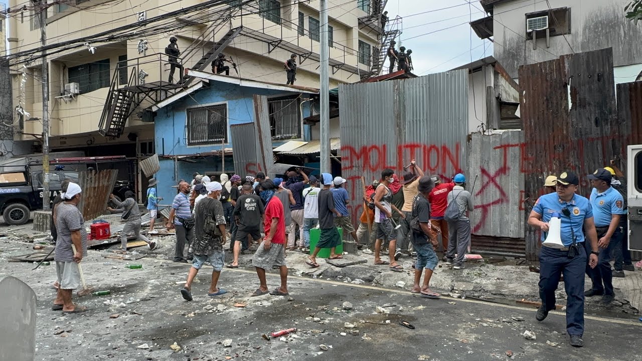 Umulan ng Bote sa Tondo Demolisyon, Hinarang ng mga Residente