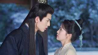 The prince is jealous of his love rival and wants to hold Cinderella tightly!