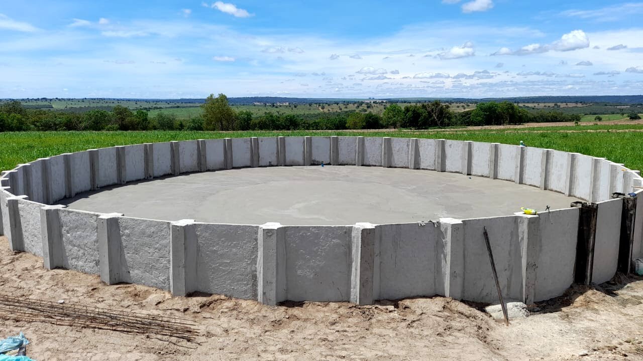 BEBEDOURO  RESERVATÓRIO E TANQUE  DE FERRO CIMENTO.  A DIFERENÇA  QUE FAZ EM UMA FAZENDA