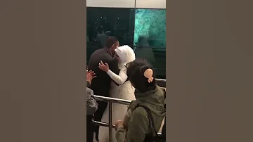 احتفال مطار الشارقة بعروسة مصرية 