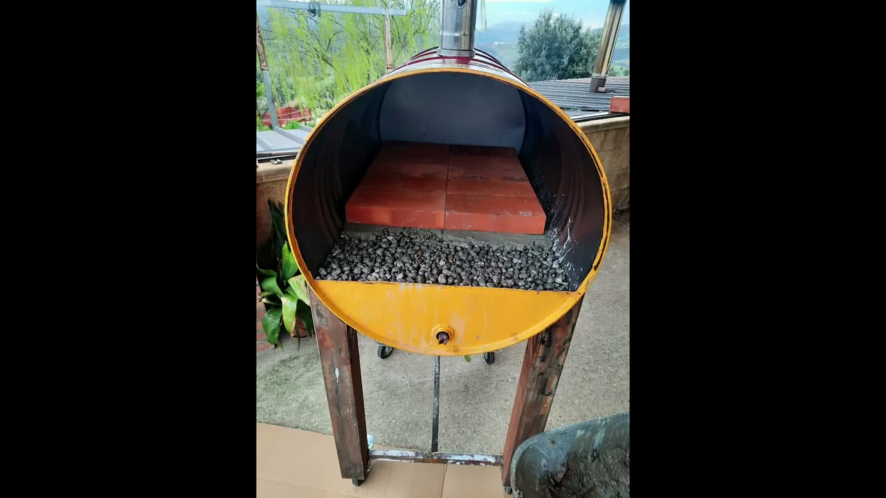 come costruire un forno a legna in un fusto di 200L - YouTube