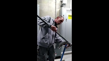 EMT 3 point saddle trick. Electricians tricks of the trade.