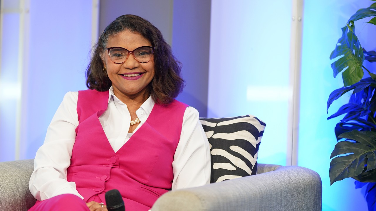 Mujer, antes de destruirte constrúyete Ft. Zuleika Stubbs