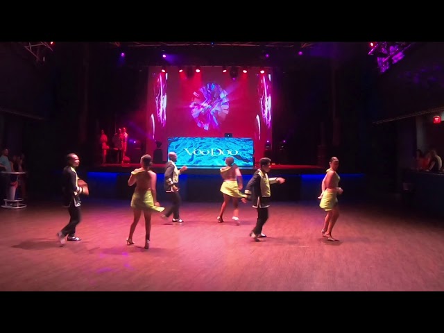 Come dance with us at Vivia Social Dance Studio!
Learn how to build salsa patterns and enjoy social dancing or work towa