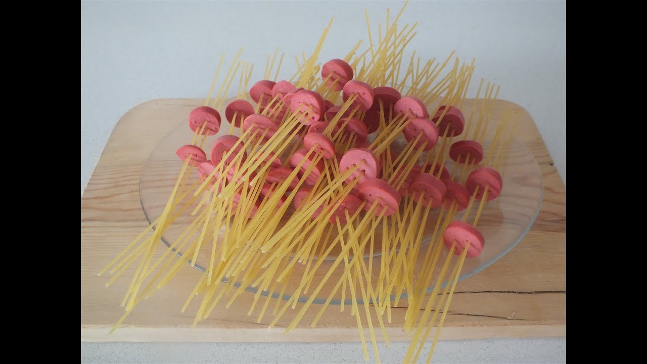 SOSİSLİ  SPAGETTİ MAKARNA TARİFİ ÇOCUKLAR BU MAKARNAYA BAYILACAK
