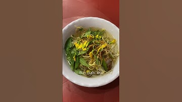 Bông điên điển, cá, thịt heo quay, tôm trong món bún nước lèo ở lễ hội Cần Thơ.| #mongdangmo