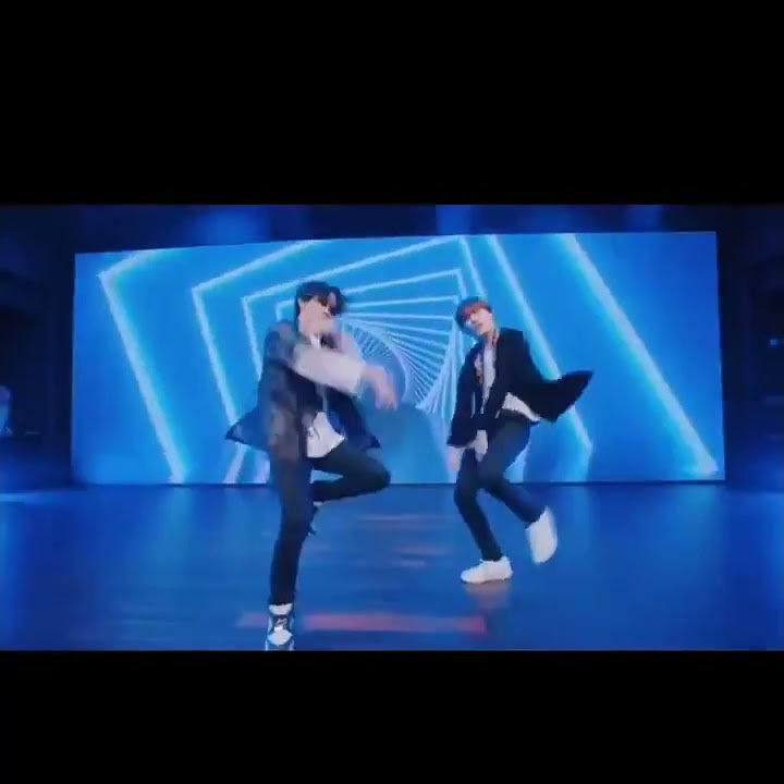 TREASURE dance to LALISA [Special Dance Challenge]