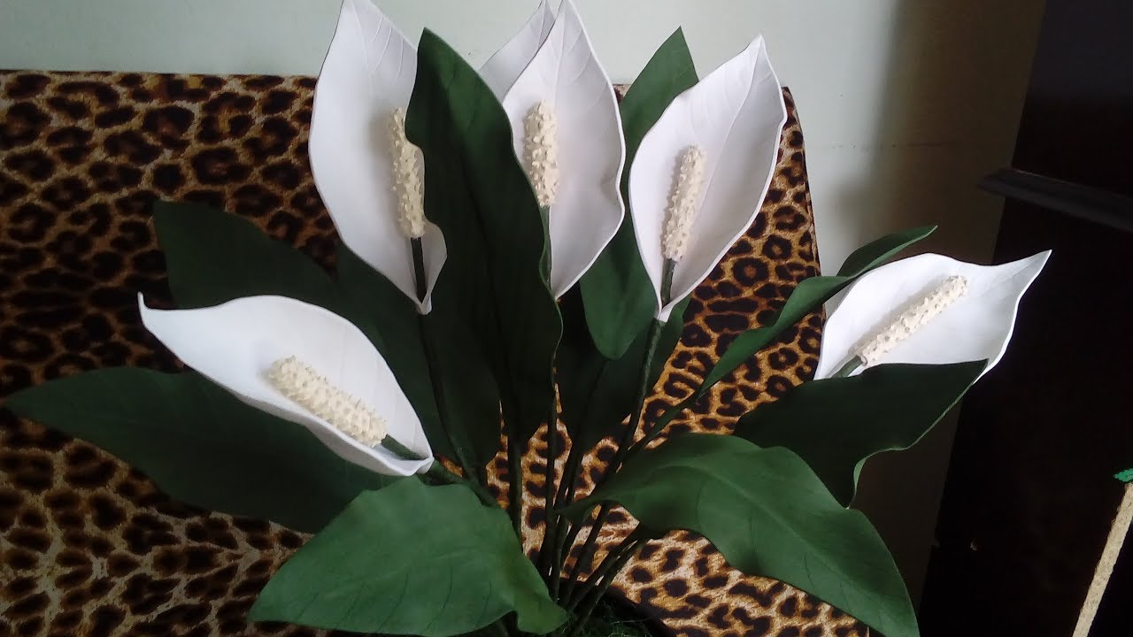 FLOR LÍRIO DA PAZ DE E.V.A  SEM FRISADOR