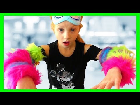 Alicia play with TOY on Arm - نلعب بالدمى