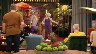 Video thumbnail of "Shoo shoo shoo - AnkeEngelke & Bastian Pastewka (LOL Staffel 4)"