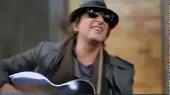 Richie Sambora - Playing Mix Song On The Street (Tip Cup) Richie Sambora - Playing Mix Song On The Street (Tip Cup)