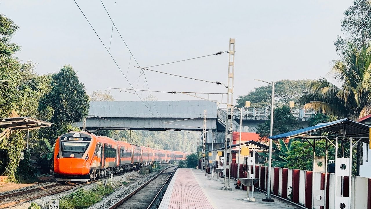 First run of 20 car Kasaragod Vandebharat Express|20634 - YouTube