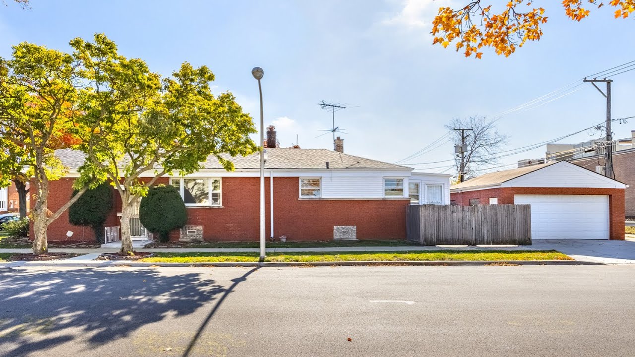 9000 S. Cornell Ave | 3 Bed, 2.5 Bath Single-Family Home | Chicago, IL