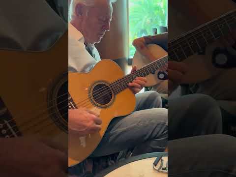 ♫ Tommy Emmanuel