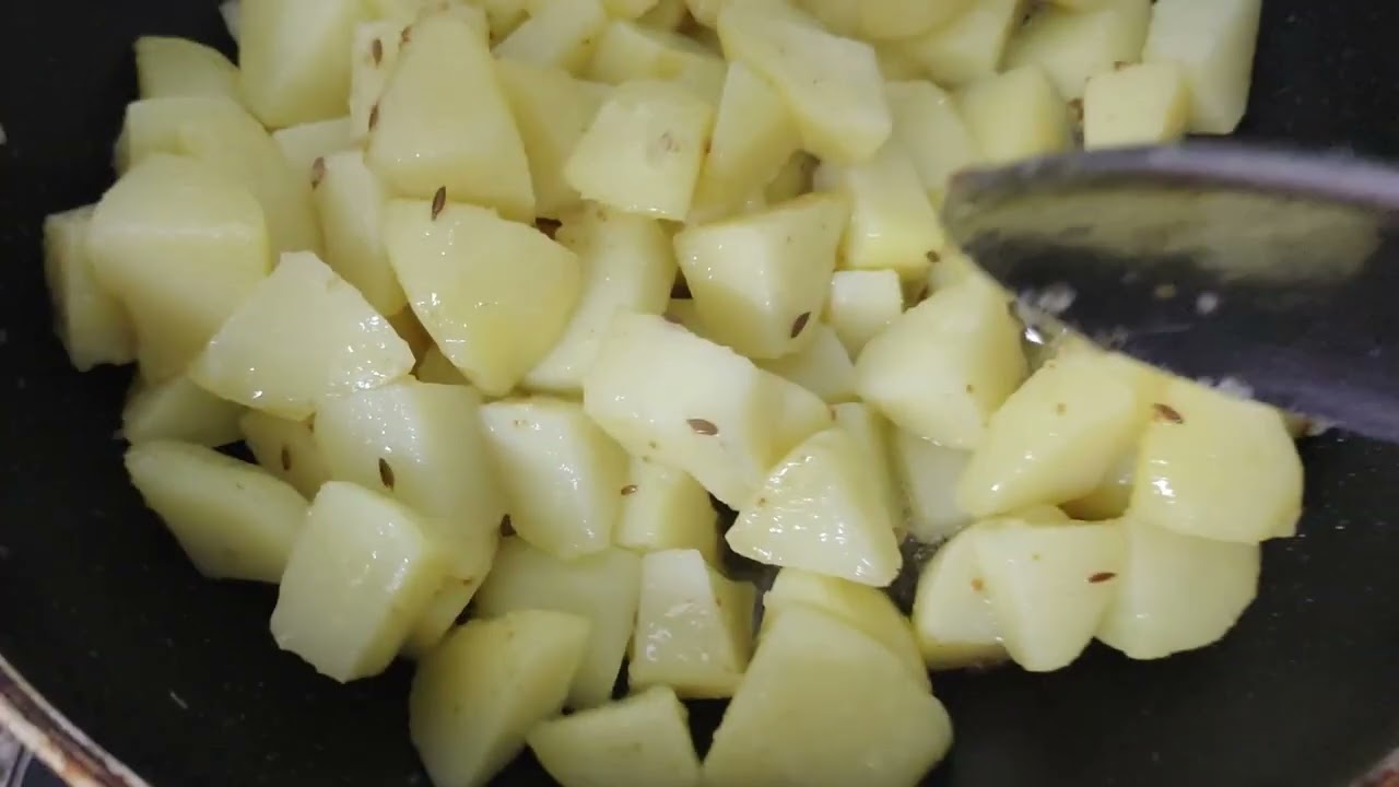 GARLIC POTATO DELIGHT | STARTER IN 10 MIN | YUMMY ALOO | DAILY ESSENTIALS | ANISHA MEHTA