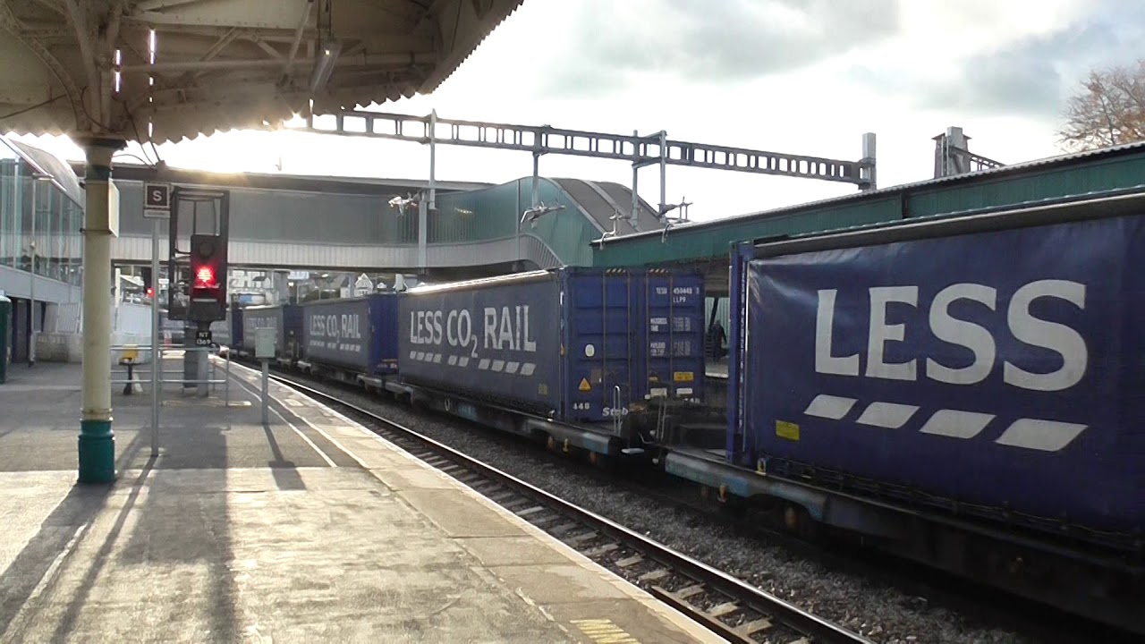 DRS Class 66 no: 66424 @ Newport {4V44} 30/10/2018.