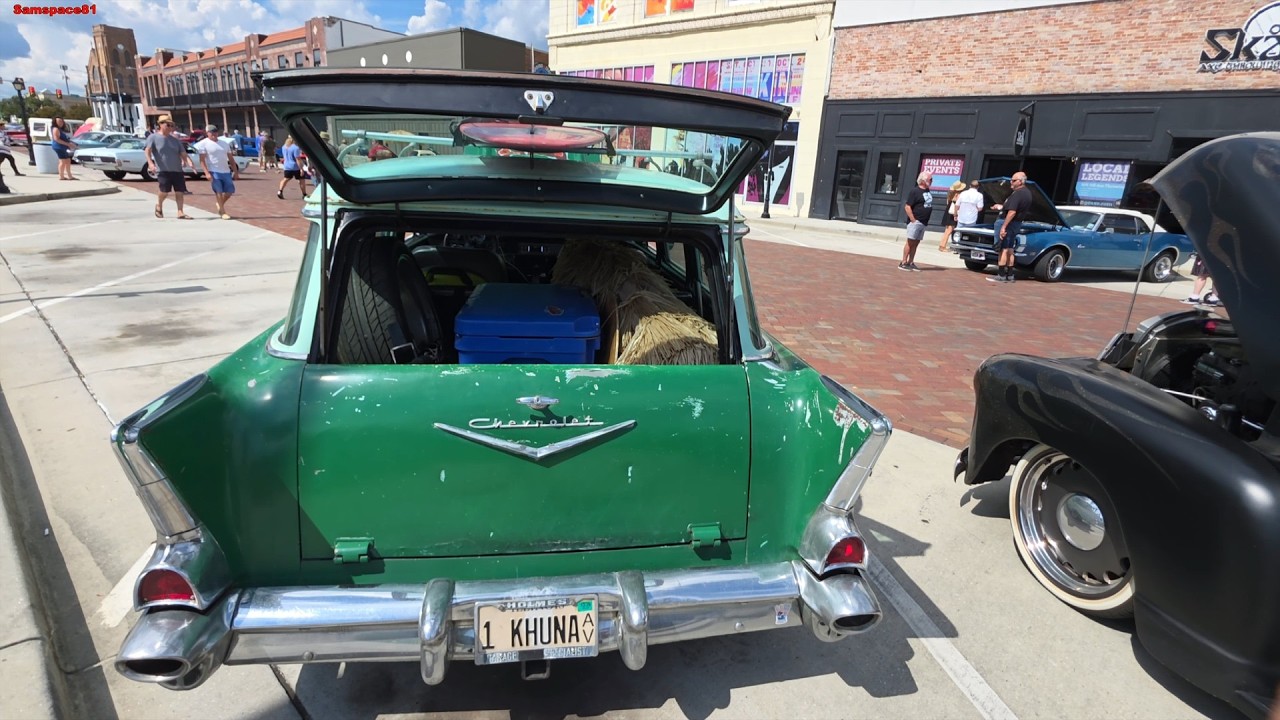 Cruisin the Coast {Ultimate Car Show) 1000s of classic cars cruise ...