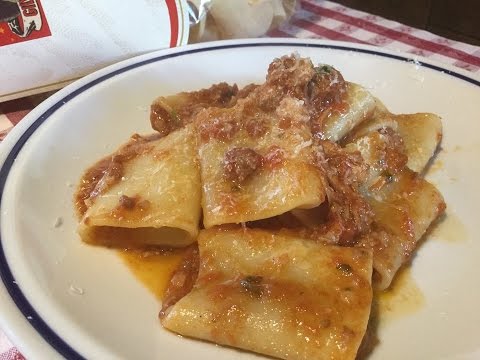 Paccheri con ragù di maiale (Da "A Napoli si mangia così")