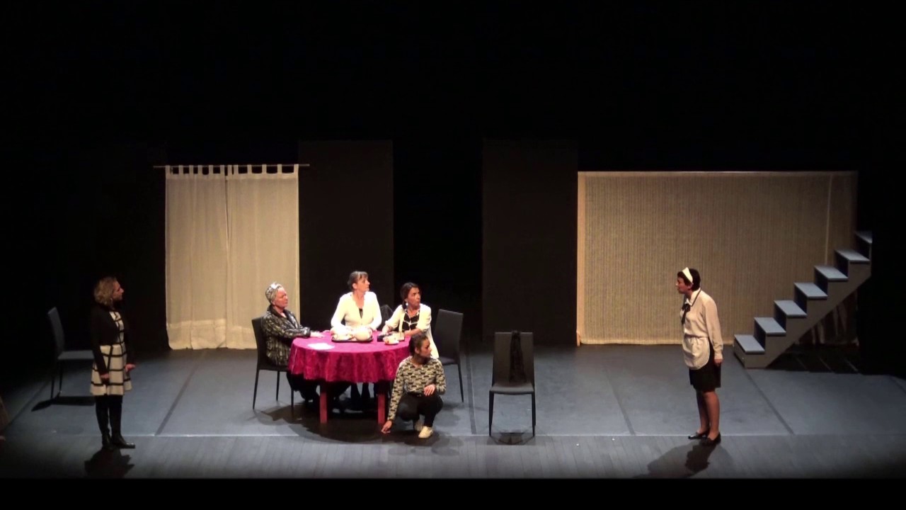 8 femmes - YouTube