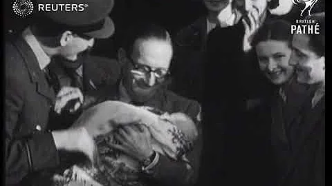 Christening of actor Richard Murdock's baby (1941)