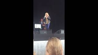 ElsieFest: Megan Hilty Singing Wicked's Popular