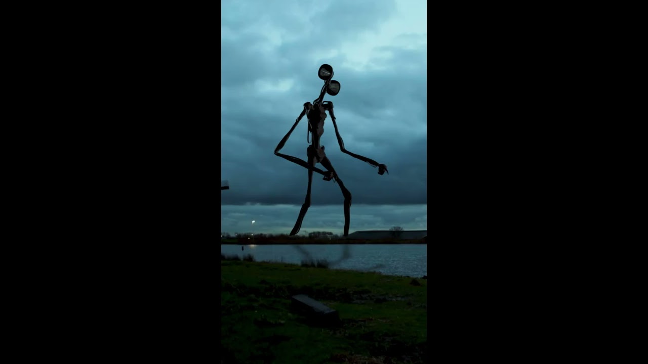 Siren Head VS Light Head on Camera! #Short