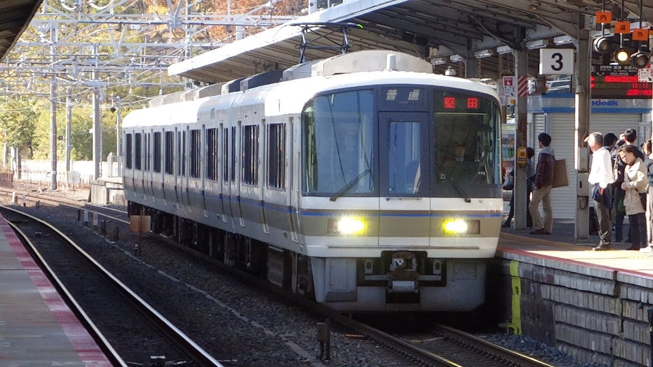 湖西線の221系！K5編成(リニューアル車) 堅田行き普通 山科駅 - YouTube
