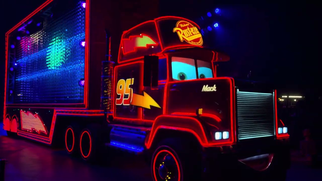 FOGGY NIGHT 😶‍🌫️FINAL SHOW OF 2025🥲PAINT THE NIGHT PARADE BEFORE CHRISTMAS SEASON AT DISNEYLAND🎄🎅