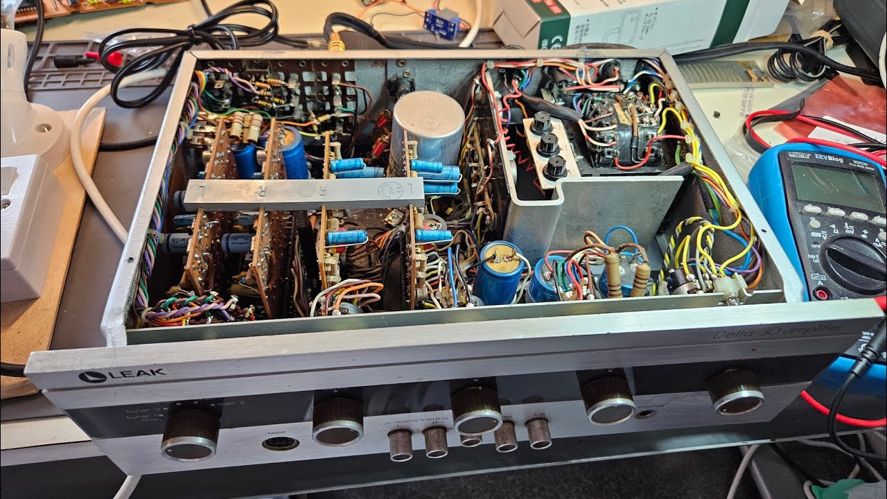 Leak Delta 70 Amplifier - It's ALIVE! Pt2 - YouTube