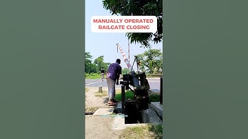 Manually operated rail gate closing