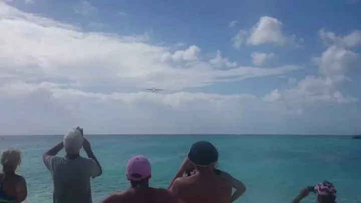 Prop plane flying overhead at Maho Beach