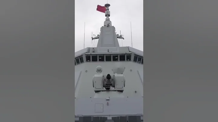 China's Giant Warship Firing Guns, 055 Destroyer 1130 CIWS Gun Practice - DayDayNews