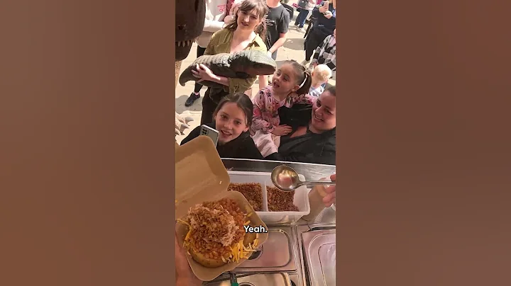 A dinosaur orders a SPUD! 🦖😱