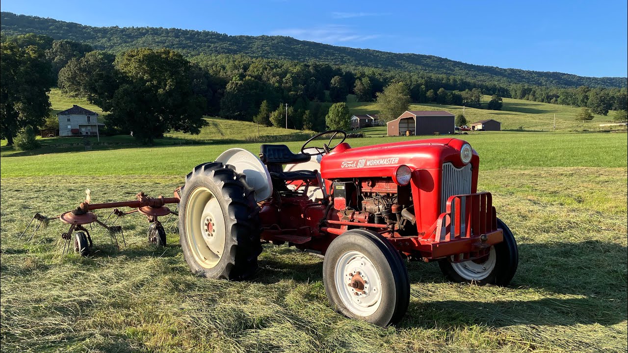 Tedding/Kicking my Last Hay with my Ford 601.