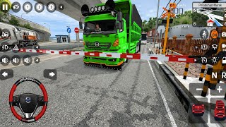 HINO TRONTON BAWA ORANG NYEBRANG NAIK KAPAL