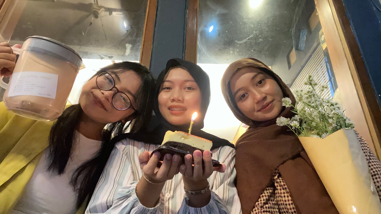 unboxing kado ultah dari Alika & Arin