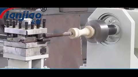 Automatic tool changing lathe for woodworking