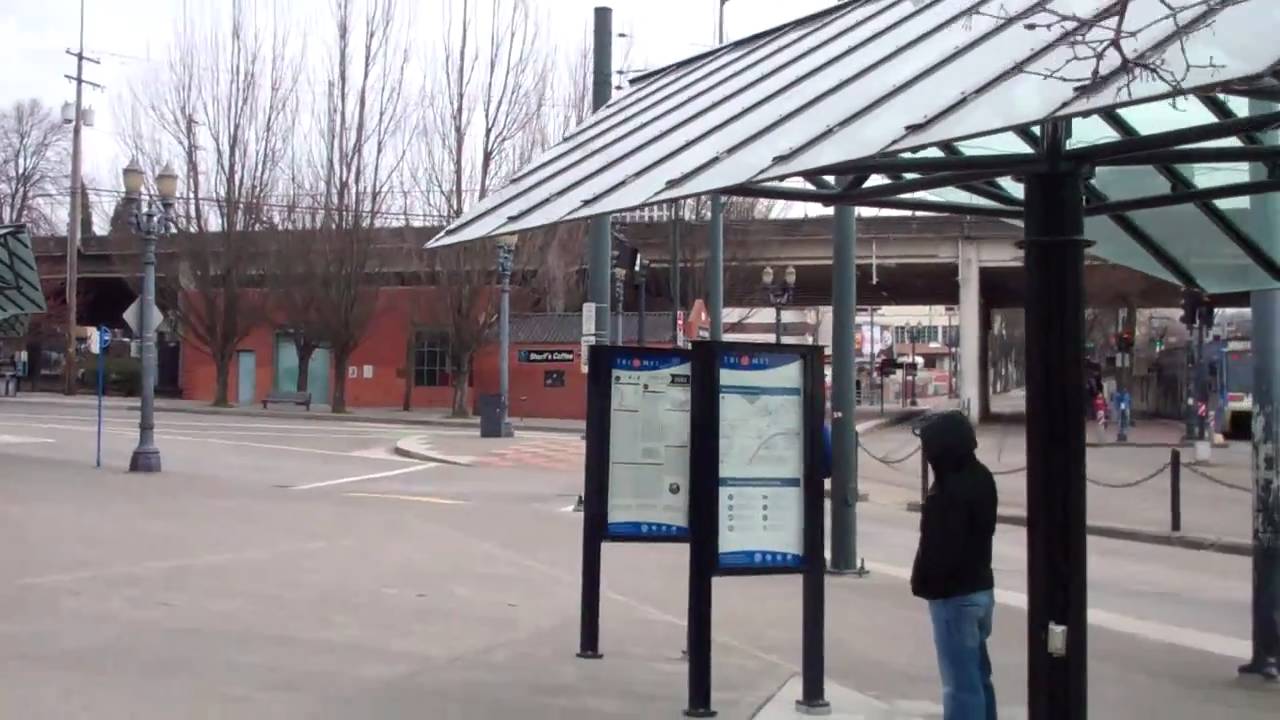 transfering from max yellow line to max red line at rose quarter