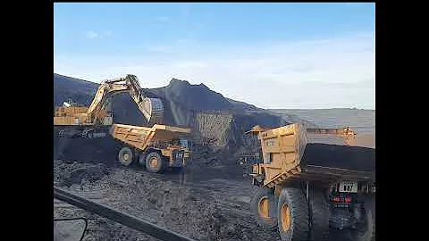 Komatsu HD 785 Loading Coal #Shorts