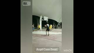 Ángel Casas Zesati anotando canasta en el partido Titanes vs Despacho Román 30 septiembre 2023