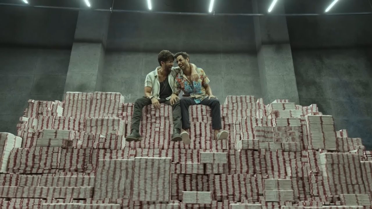 HAWA JAMAA NI HATARI WANATENGENEZA PESA BANDIA HATA MASHINE HAIWEZI KUJUA  HUU NI WIZI WA AKILI SANA